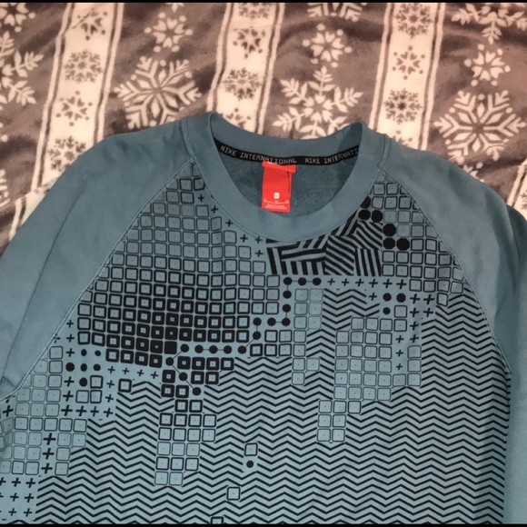 Nike Sweatshirt - Picture 3 of 3